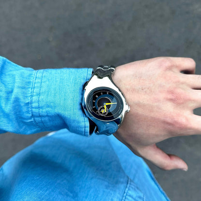 DSY/Original Millennium Futuristic Retro Alien-Shaped Distorted Vintage Watch High-End Niche Trendy Y2K Quartz Wristwatch Customizable Logo